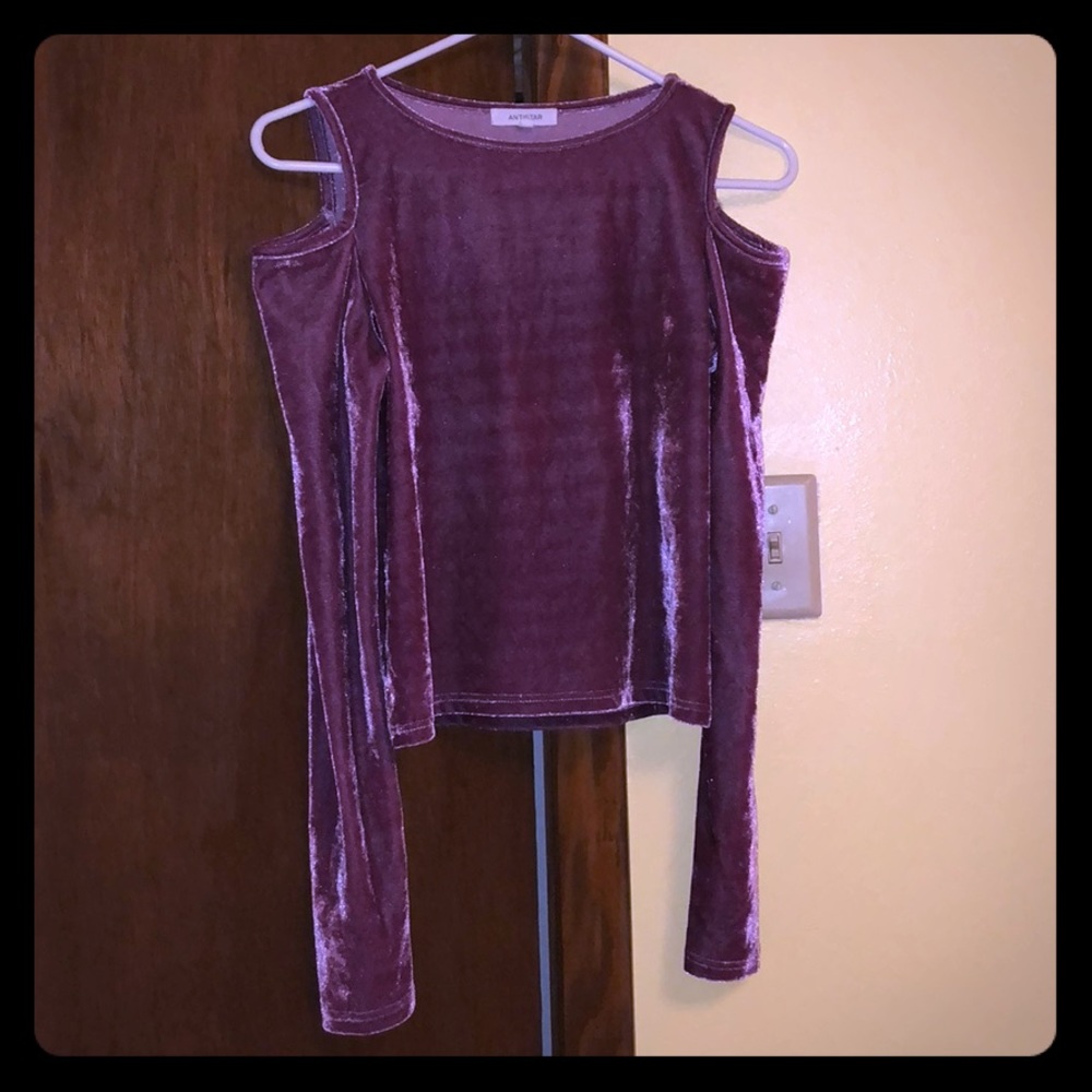 Off the shoulders shirt